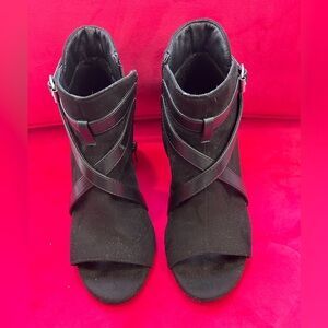 Wide Fit City Chic Carrie Shootie